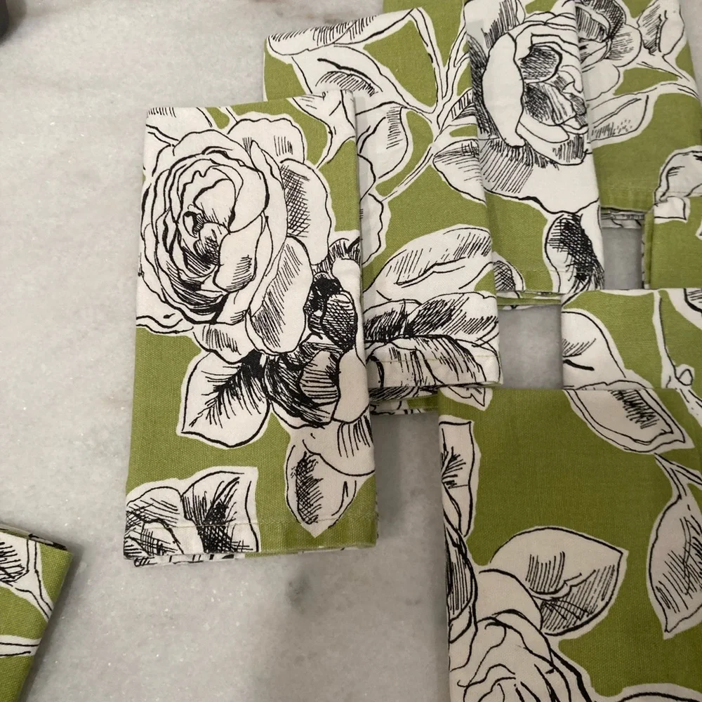 L Set of 9 Floral Table Napkins